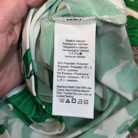 NWOT J.Crew Matte Jersey Turtleneck Kelly Green Botanical Print Size Medium - Picture 8 of 10